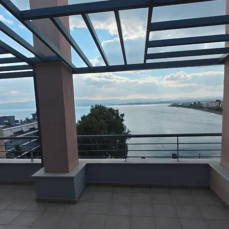 Alia Beachfront Penthouse With Sea View Lägenhet