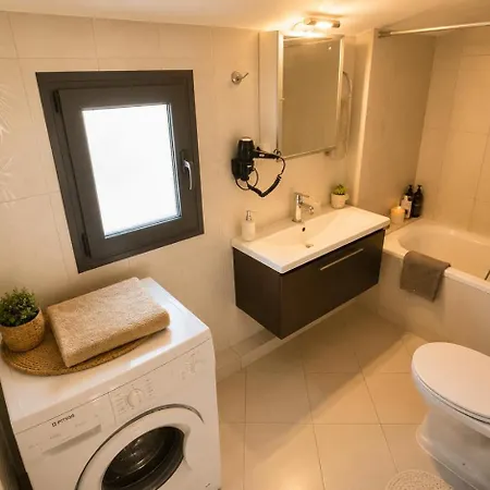 Alia Beachfront Penthouse With Sea View شقة *