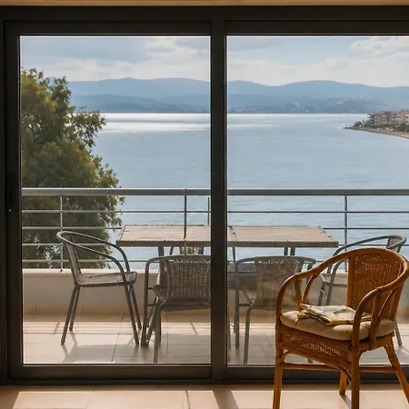 شقة Alia Beachfront Penthouse With Sea View ليفكاندي شالكيداس